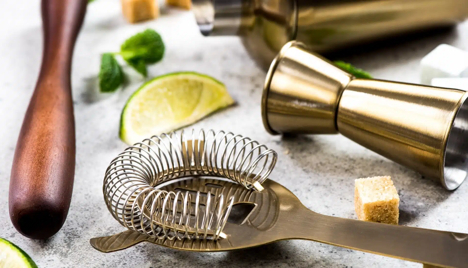 Tổng hợp các loại dụng cụ pha chế cơ bản cho Bartender