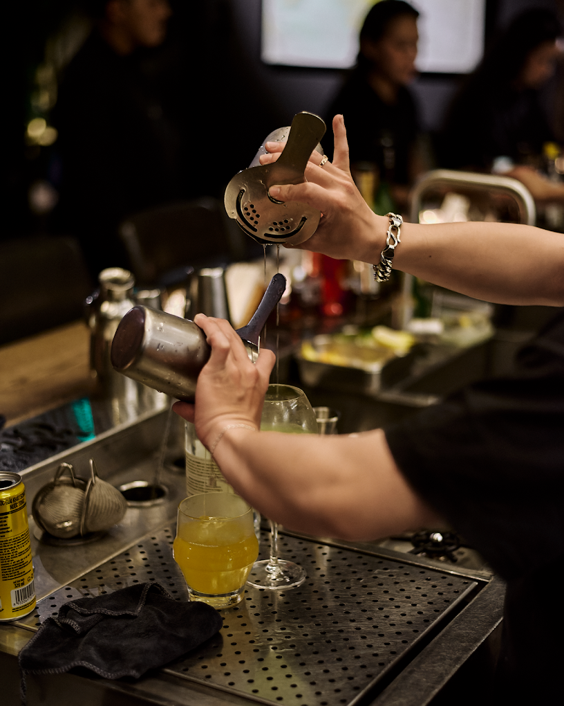 Cocktail bespoke tại On The Rocks